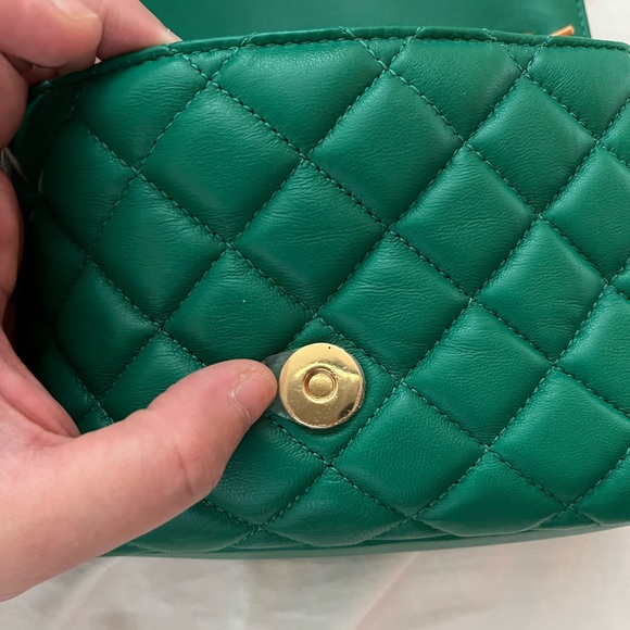 AUTHENTIC VERSACE MEDUSA GREEN CROSSBODY PURSE QUILTED LAMB LEATHER - Picture 13 of 13